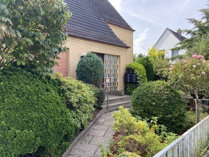 Freistehendes Zweifamiliehaus in Bremen (Neustadt) zu verkaufen Regensburger Straße