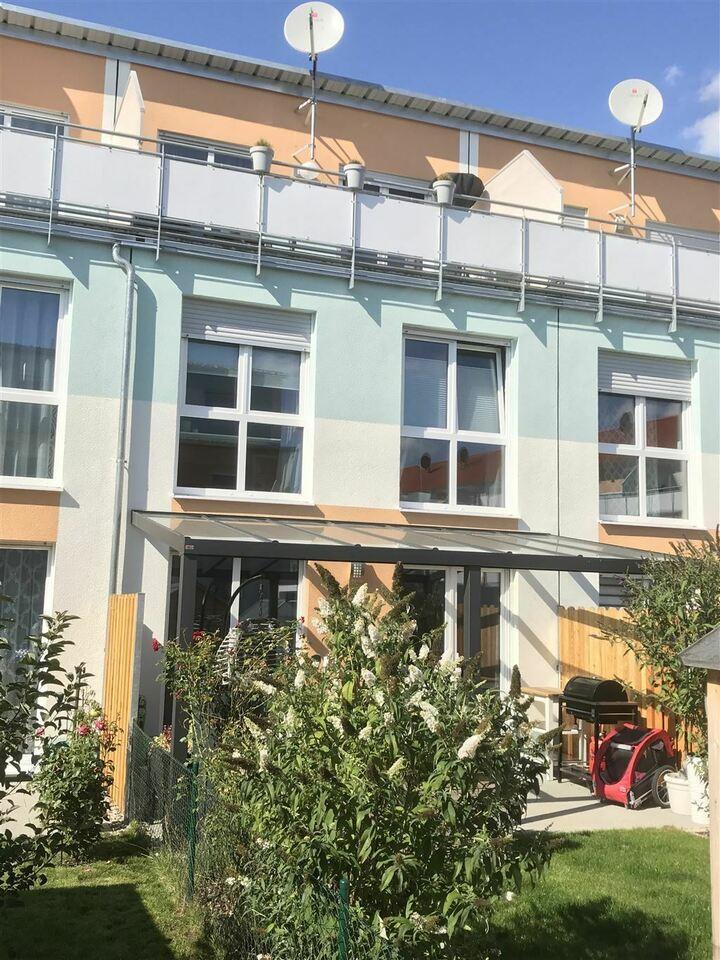 Top-Gepflegtes, neuwertig u. modernes RMH, mit Garten und Dachterrasse + Garage u. Stellplatz Adelsdorf