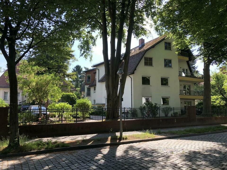 Vermietete Eigentumswohnung mit Hobbyräumen als solide Kapitalanlage Zehlendorf