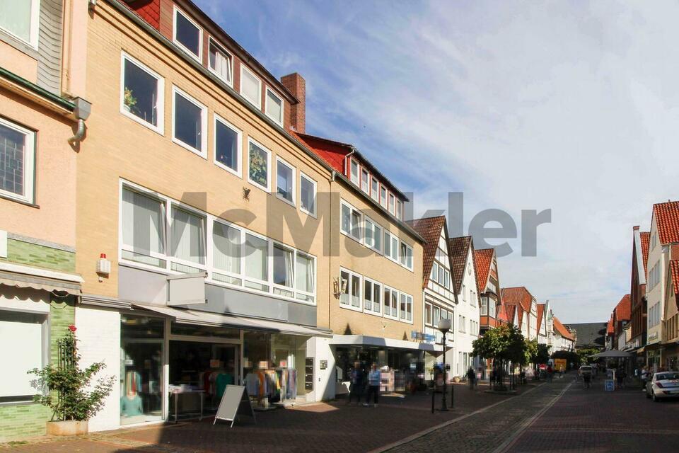 Zentral in der Fußgängerzone von Stadthagen: Sanierte, vermietete 2-Zimmer-Wohnung mit Balkon Stadthagen