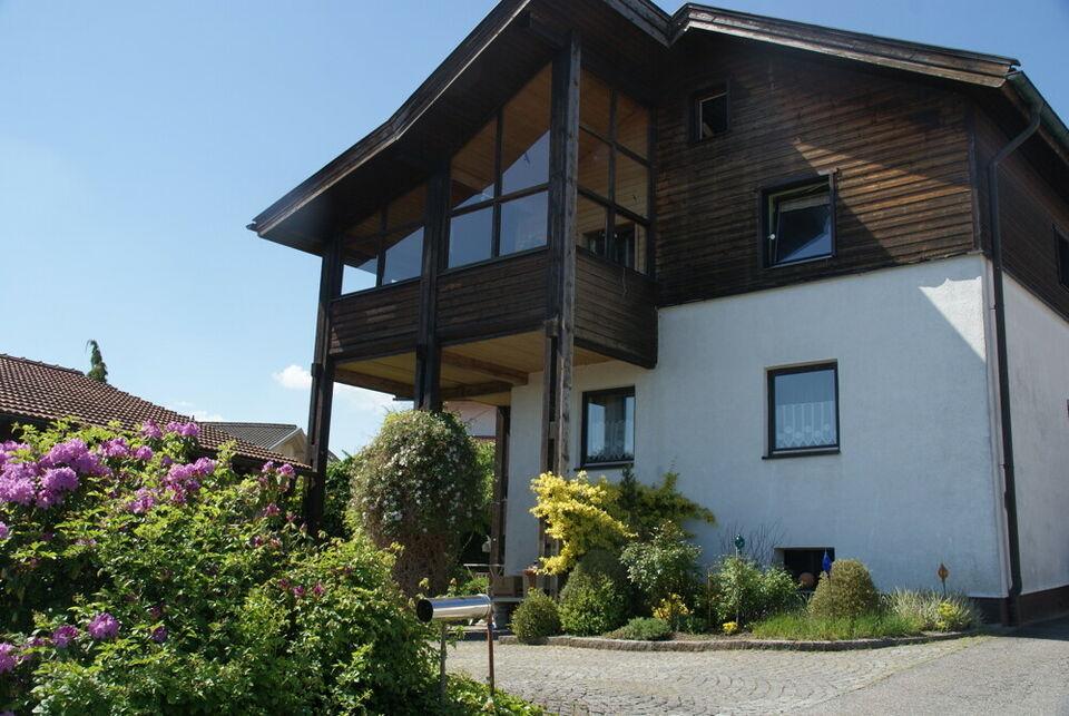 Zentrales Wohnhaus mit 3 Wohneinheiten in guter Lage mit Blick in den Bayerischen Wald Viechtach