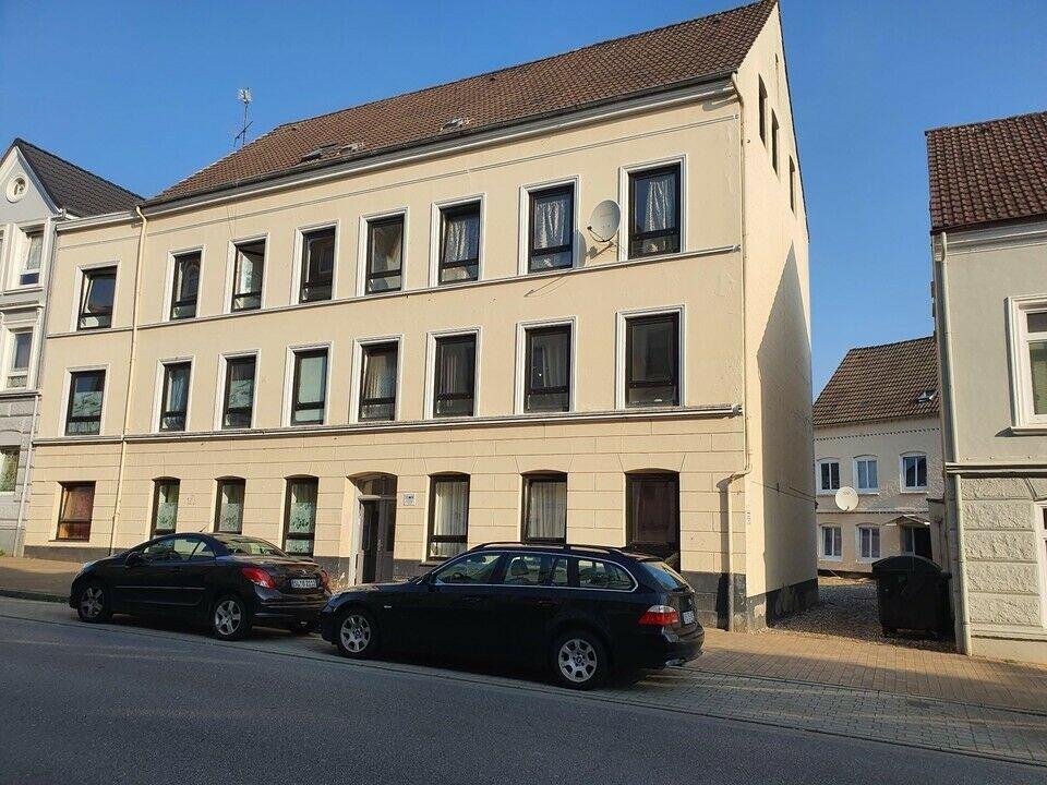 2 klassische Mehrfamilienhäuser in der Nordstadt Schleswig