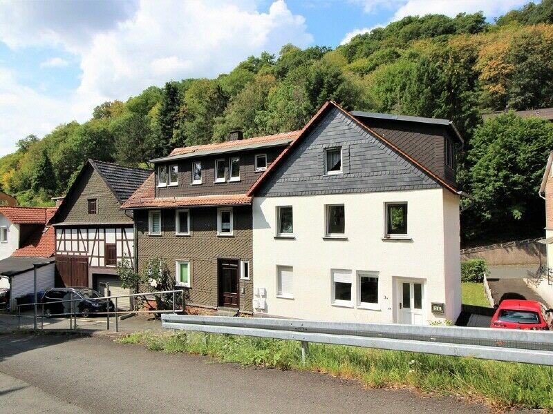 Solides Mehrfamilienhaus in Biedenkopf Biedenkopf