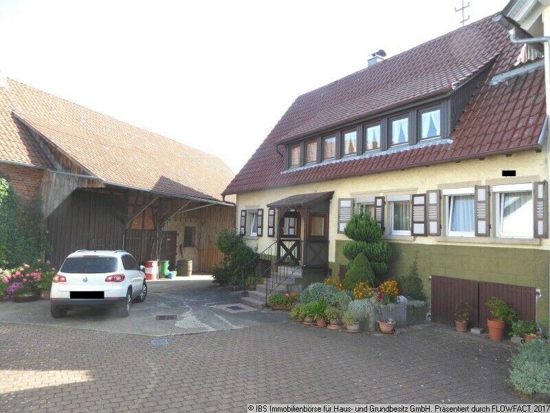 Älteres, ehemaliges Bauernhaus mit großem Stall/Scheunengebäude und separatem Garagengebäude Baden-Württemberg