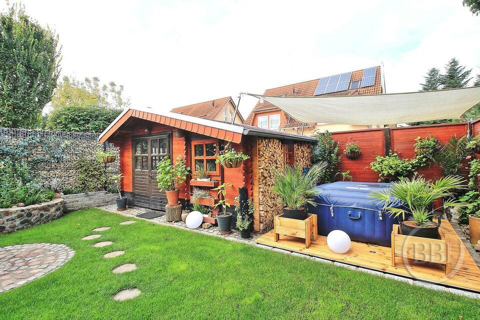 WELL KEPT COZY SEMI-DETACHED HOUSE WITH A BEAUTIFUL GARDEN ! NORTH OF BERLIN Hohen Neuendorf