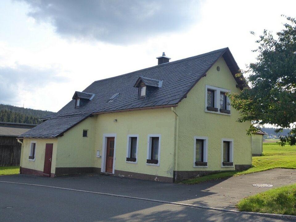 Kleines Bauernhaus mit Scheunen und 6.500m² Grund im Frankenwald Geroldsgrün