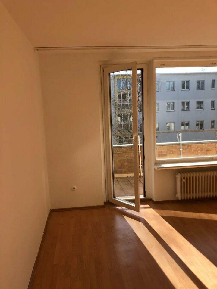 Sofort Frei/sonnige 2 Zi Wohnung mit Balkon/Stellplatz Tempelhof Berlin