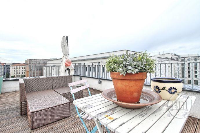 BRIGHT ATTIC APARTMENT WITH APPROX.40SQM ROOF TERRACE IN VERY POPULAR LOCATION NEAR NATURKUNDEMUSEUM Berlin