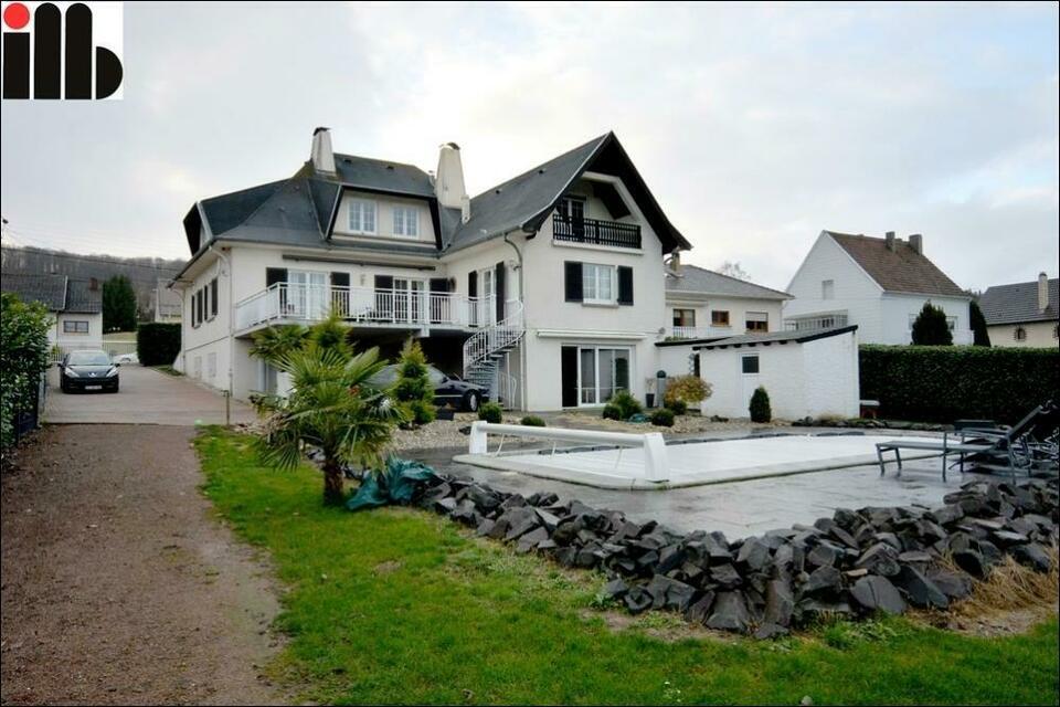 In Frankreich: Grenznahe Villa mit Schwimmbad und riesiger Terrasse Kleinblittersdorf