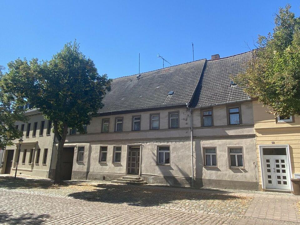 Historisches und sanierungsbedürftiges Mehrfamilienhaus im Herzen von Brehna mit Denkmalwert Sachsen-Anhalt