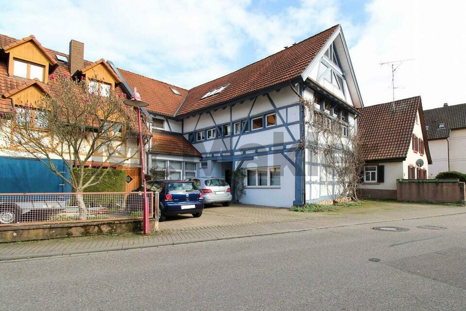 Wohnen und Arbeiten mit Stil: Fachwerkhaus inklusive Bürofläche in familienfreundlicher Wohnlage Freiburg im Breisgau