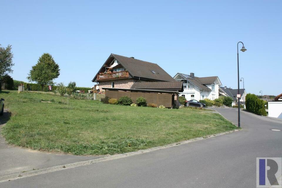 Baugrundstück mit großem Carport in attraktiver Randlage Nähe Hachenburg Roßbach (Westerwald)