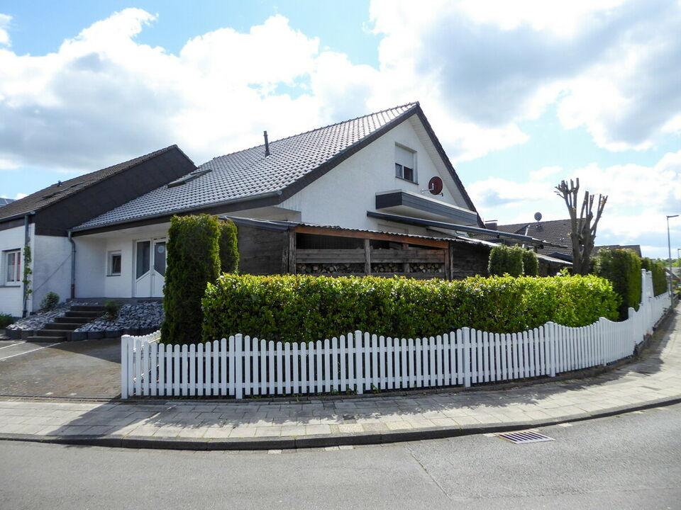 modernisierte Doppelhaushälfte in der Gartenstadt Paderborn-Sennelager Nordrhein-Westfalen