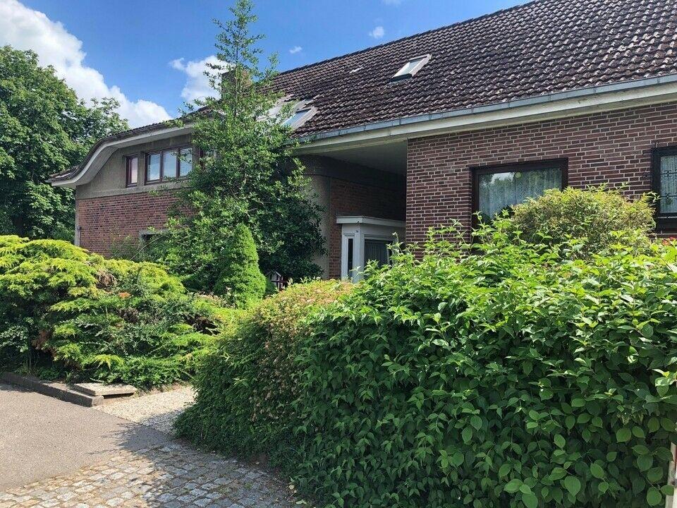 Großzügiges und attraktives Einfamilienhaus mit 3 Wohnungen und Schwimmbad Schleswig-Holstein