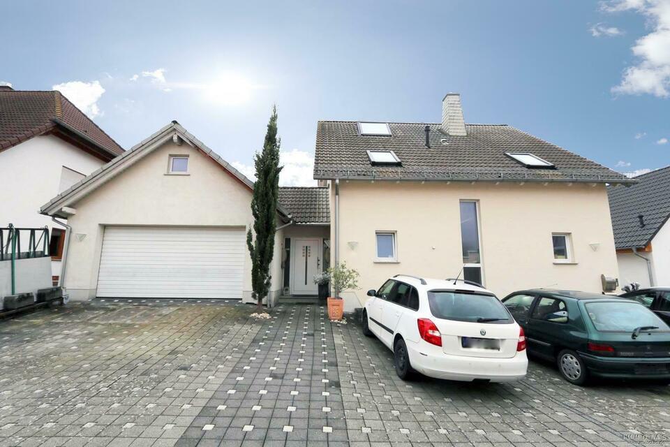 Geräumiges Einfamilienhaus mit Einliegerwohnung und Doppelgarage inklusive zusätzlichem Büroraum Rheinland-Pfalz
