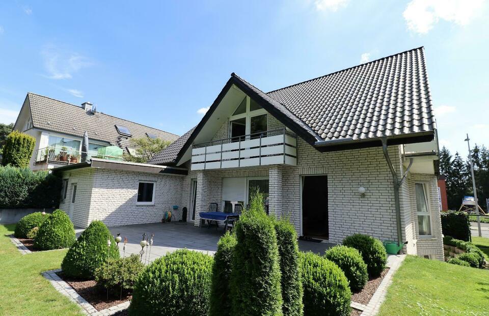 Villa als Zweifamilienhaus mit parkähnlichem Grundstück in Bielefeld-Senne Senne