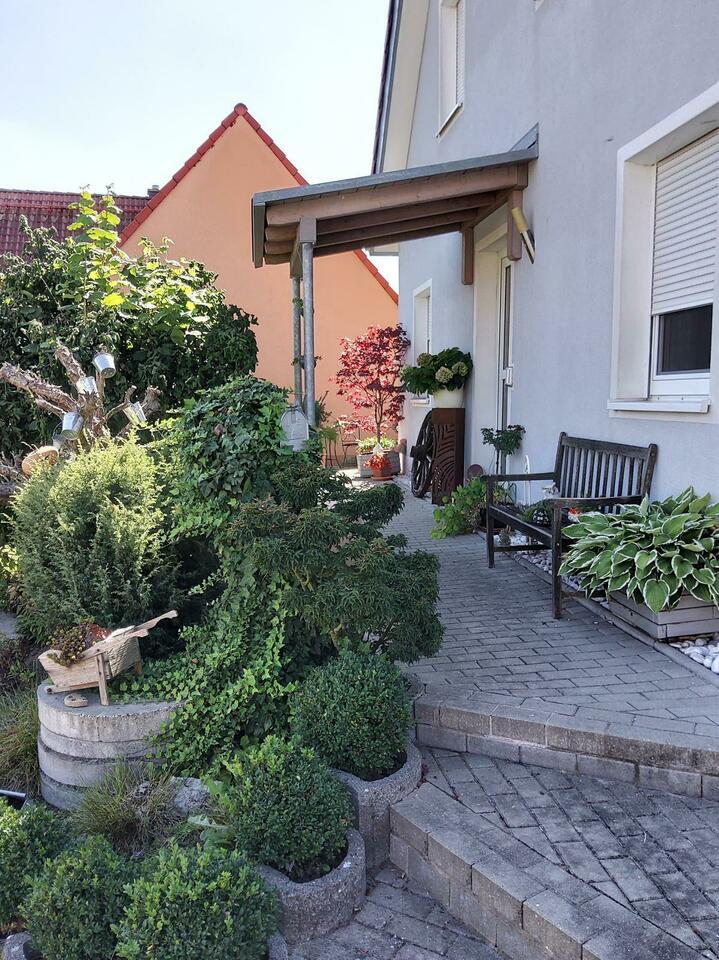 +++ ruhige Sonnenlage +++ gepflegtes Einfamilienhaus +++ Kapitalanlage Lonnerstadt