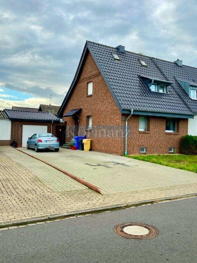 Doppelhaushälfte mit Garage in Grefrath zu verkaufen. Nordrhein-Westfalen