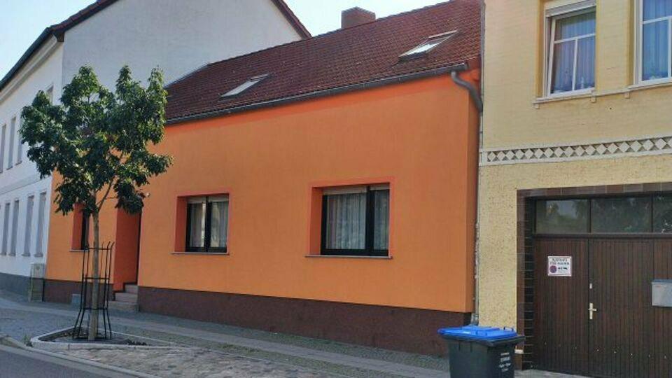 Stadthaus mit schönem Grundstück und Garage zu verkaufen Sachsen-Anhalt
