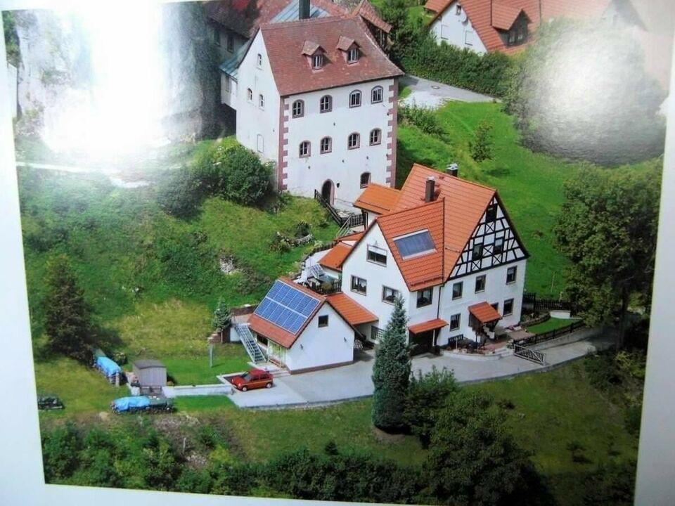Freistehend Zweifamilienhaus am Fuß der Burg Hohenstein Kirchensittenbach