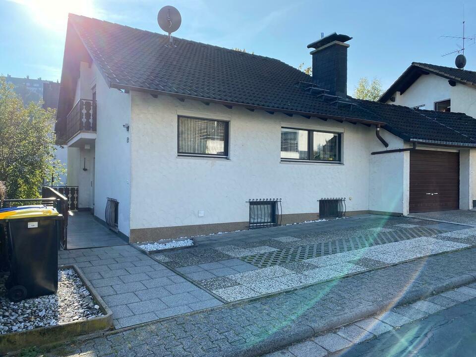 Wunderschönes Einfamilienhaus mit Einliegerwohnung, Garten und Garage in Bad Schwalbach Bad Schwalbach