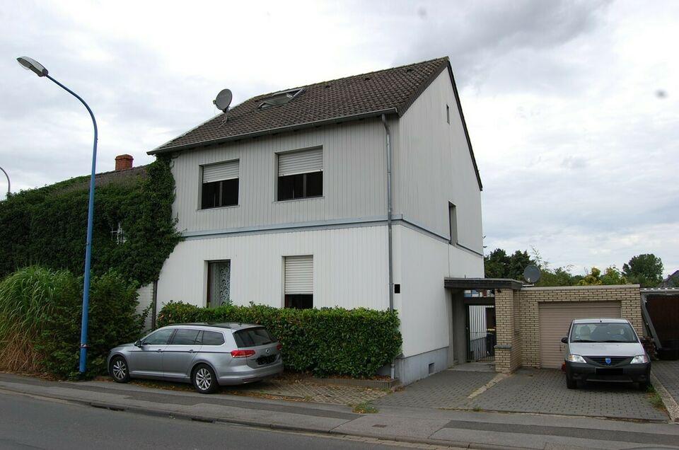 1-2-Fam.-Hs. (150 m²) + Büro (44 m²) + 2-Garagen + 3-PKW-Stellplätze. Nordrhein-Westfalen