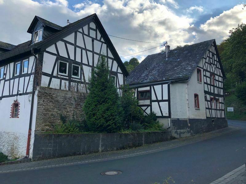 Für Liebhaber und als Ferienimmobilie: Denkmalgeschütztes Fachwerkhaus und ausgebaute Wohn-Scheune Rheinland-Pfalz