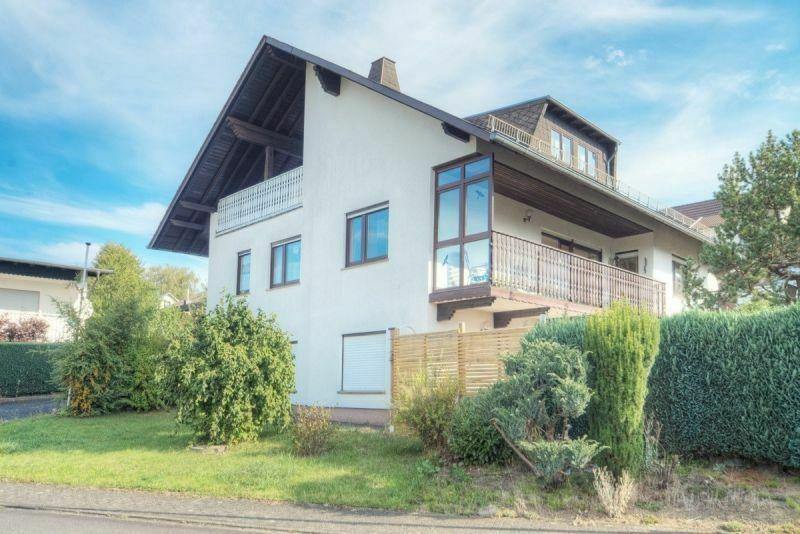 Ihr Haus zahlt mit. Attraktives großes Einfamilienhaus mit zwei Einliegerwohnungen. Langenbach bei Kirburg
