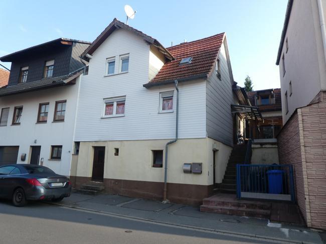 Zweifamilienhaus mit großem Grundstück und Potenzial für Kapitalanleger! Kreisfreie Stadt Darmstadt