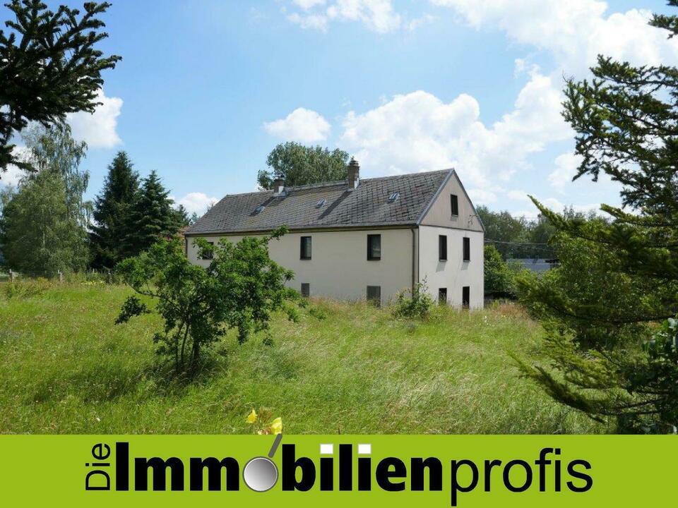 3066 - 12 km von Hof: 1-2 Familienhaus mit Scheune und ca. 3.800 m² Grundstück Oelsnitz