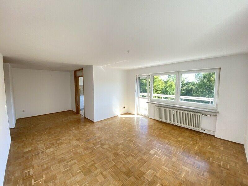 Großzügig geschnittene und helle 3-Zimmer-Wohnung mit zwei Balkonen und freiem Blick Kirchheim bei München