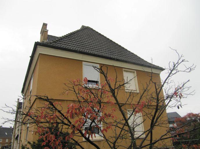 Freistehendes Zweifamilienhaus zum renovieren, zur Eigennutzung oder als Mehrgenerationenhaus, in Selm zu verkaufen. Fürth