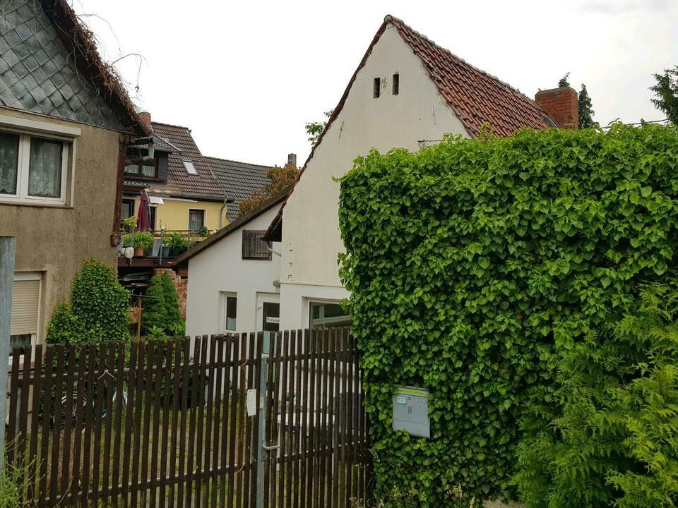 Zweifamlienhaus mit Nebengelass, Garage und Garten in Wegeleben Sachsen-Anhalt
