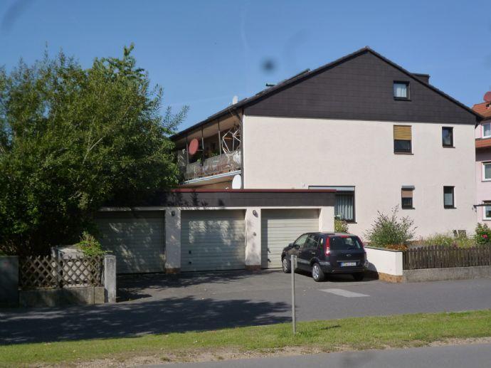 Haus im Haus mit ca. 160m² und zusätzlicher ca. 50m² großer DG Wohnung 1 Garage und 2 Stellplätzen mit großem Garten Postbauer-Heng