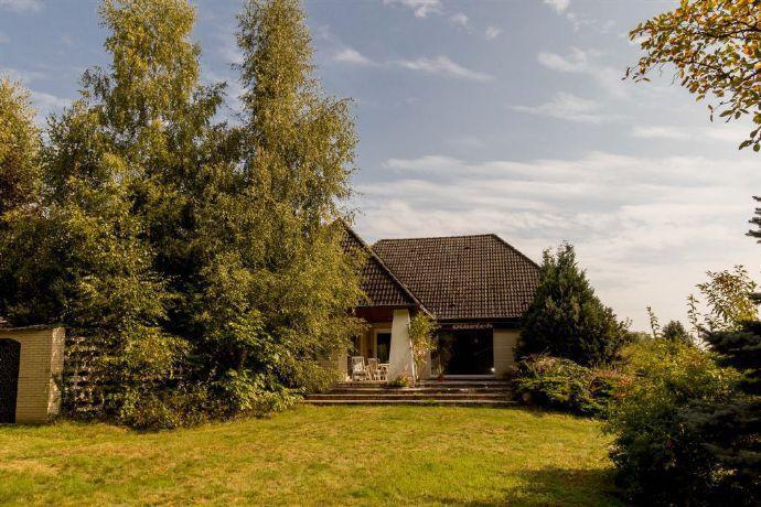 Großzügiges Einfamilienhaus mit Vollkeller und Doppelgarage in ruhiger Wohnlage Lüchow-Dannenberg