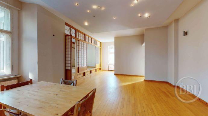 NEAR KUDAMM: GENEROUSLY CUT APARTMENT IN OLD BUILDING FACING THE COURT YARD! IN GOOD CONDITION! Berlin