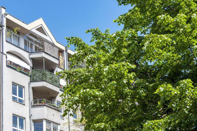 Jetzt investieren: Praktisch geschnittene Wohnung mit Wintergarten und Balkon Zepernicker Straße