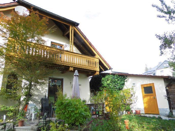 1995 massiv gebautes Einfamilienhaus mit Einliegerwohnung in ruhiger Höhenlage mit Blick in das schöne Vogtland! Vogelsgrün