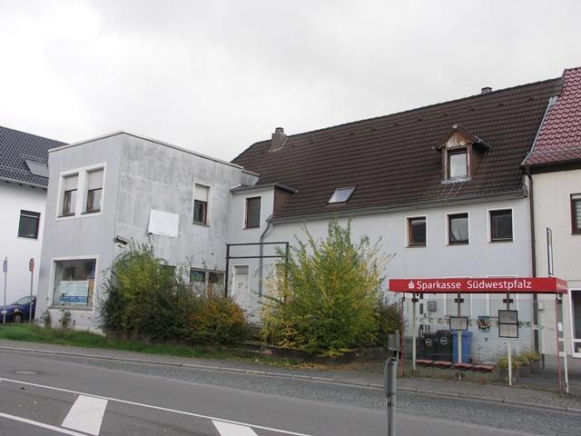 2- Familienhaus zzgl. Gewerbeeinheit und 5 Stellplätzen in Zweibrücken- Ixheim im Bieterverfahren zu verkaufen Zweibrücken