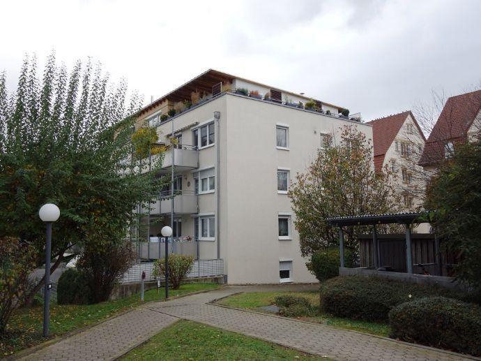 Gepflegte 4 Zimmer-City-Wohnung mit 87 m² DIN-Wfl., EBK, Südbalkon und 2 TG-Stellplätze in ruhiger Stadtlage Heilbronn