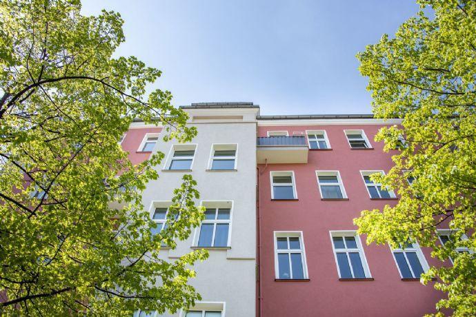 Kapitalanlage! Vermietete Altbau-Wohnung mit Balkon unweit vom Helmholtzkiez! Zepernicker Straße