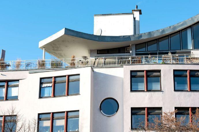 Gewinnbringende Kapitalanlage: Sonnige Dachgeschosswohnung mit großzügiger Dachterrasse Zepernicker Straße