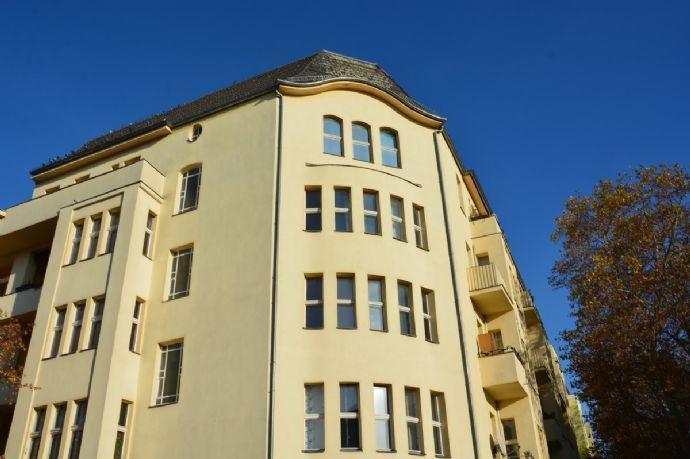 Große, gepflegte Altbauwohnung als Kapitalanlage in Charlottenburg +++ vermietet Zepernicker Straße