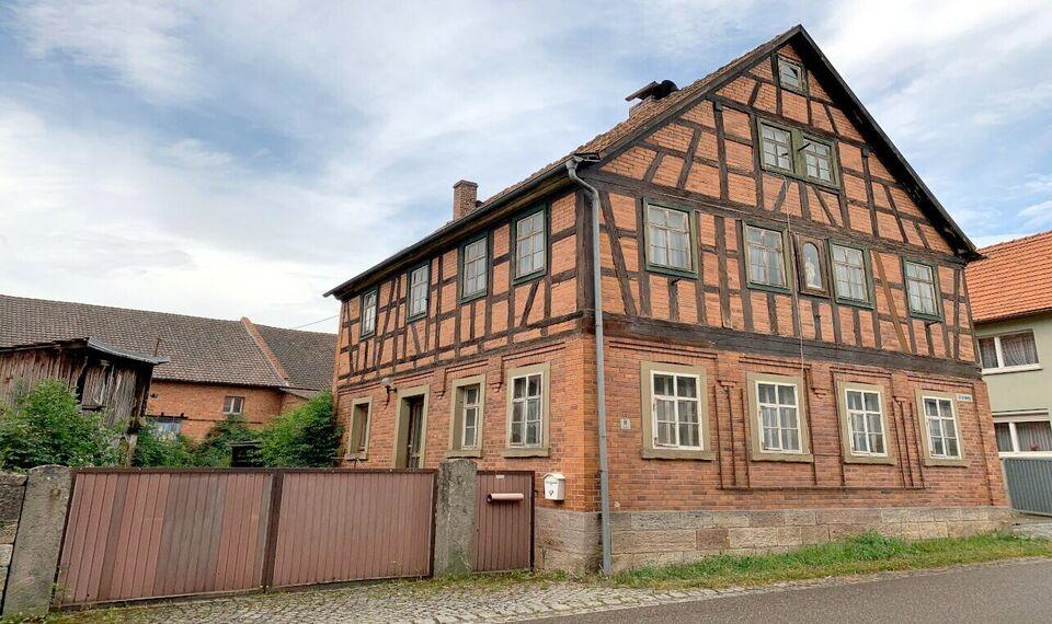 Renovierungsbedürftiges Fachwerkhaus in ländlicher Idylle mit viel Potenzial in Reyersbach Bastheim