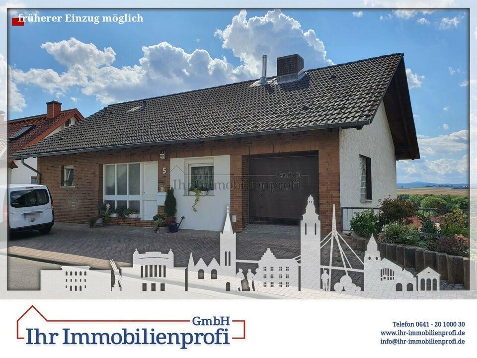 Einzigartiger Fernblick: Einfamilienhaus mit Terrasse, zwei Balkonen und Garage Rockenberg