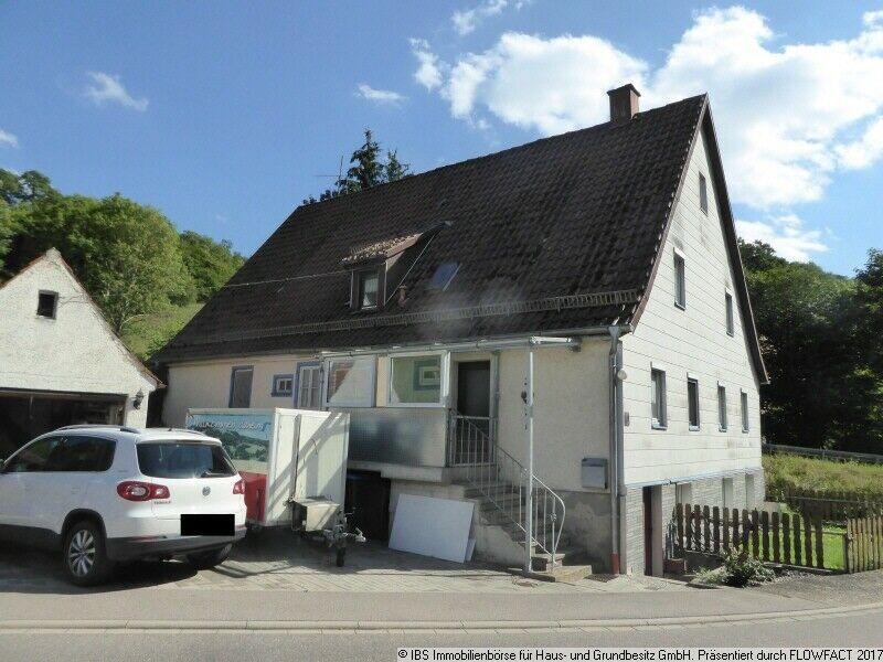 Für geschickte Handwerker: Älteres, renovierungsbedürftige Doppelhaus mit Garage und Carport Baden-Württemberg