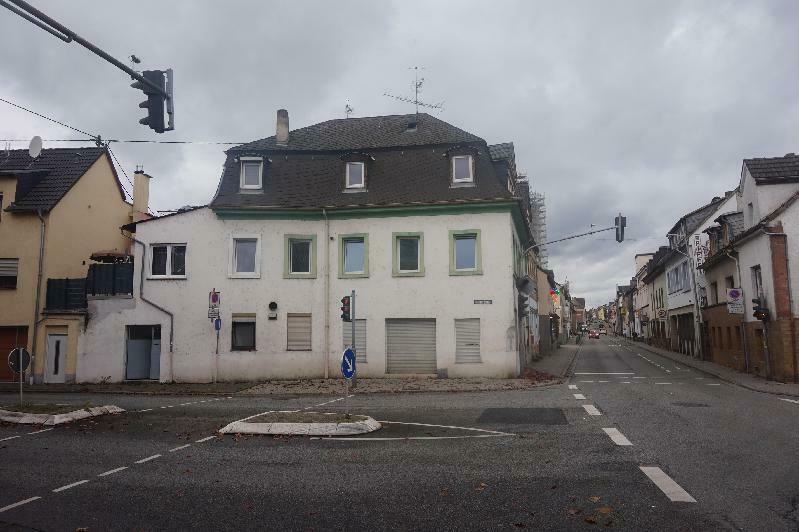 Renovierungsbedürftiges teilvermietetes Wohn/Geschäftshaus im Zentrum von Weißenthurm Nähe Andernach Weißenthurm
