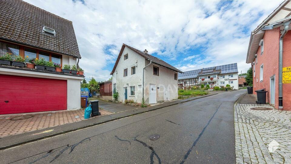 Bastler aufgepasst: Sanierungsbedürftiges Einfamilienhaus mit EBK in ruhiger Lage in Lottstetten Baden-Württemberg
