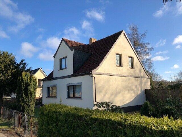 Einfamilienhaus mit Sanierungsbedarf und zusätzlichem Baugrundstück am Rande Krebsfördens Krebsförden