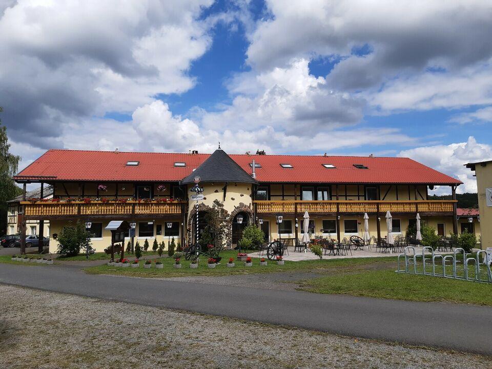 Gepflegte Hotelanlage in landschaftlicher schöner Lage im Westerwald. Hellenhahn-Schellenberg